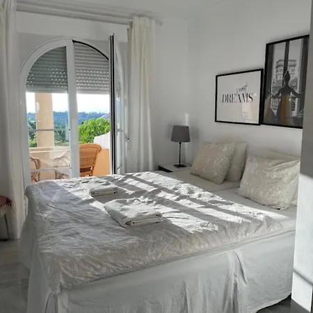 Apartment 2-bed - Sea View - 10m From Puerto Banus *